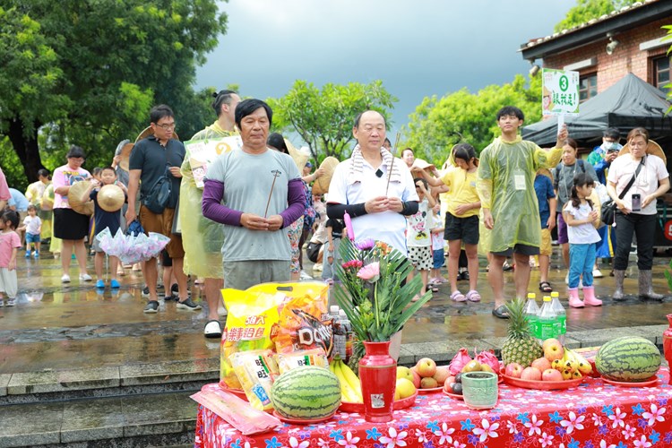 2026六堆園區農事學堂活動，謝勝信主任帶領民眾祭祀田頭伯公