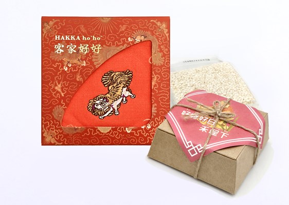 〔佳冬蕭屋〕麒麟被方巾送福米磚套組 展示圖